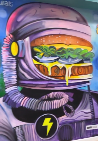 Astronauta con hamburguesa